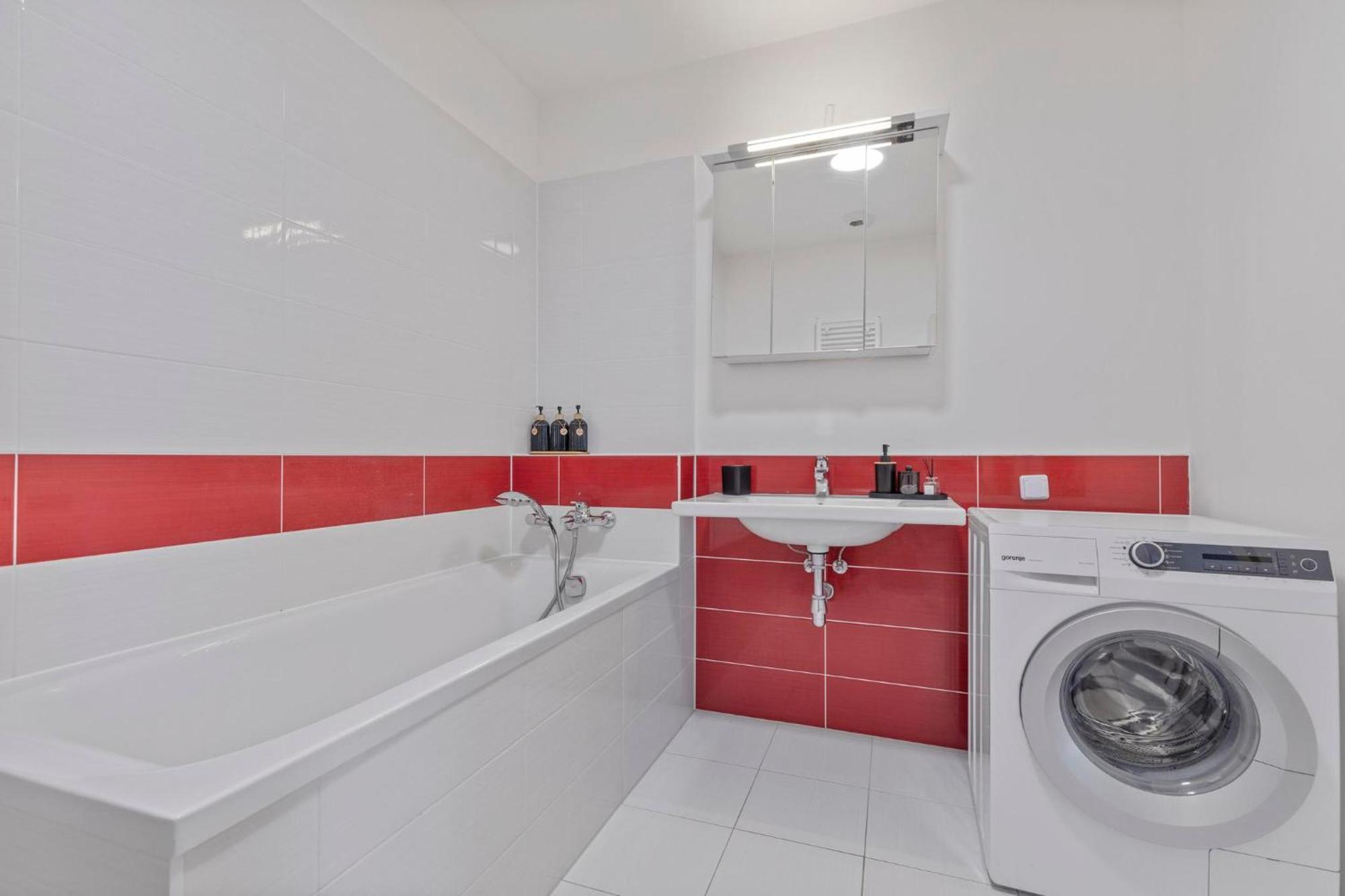 Panorama City Apartment In Downtown Area With Free Parking And Castle View Bratislava Exterior photo